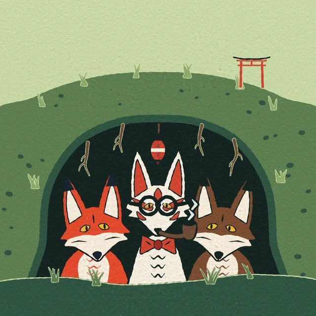 Três raposas espiando da boca de uma toca num morro: a kitsune branca de óculos e cachimbo no meio, uma raposa vermelha e uma castanha dos lados